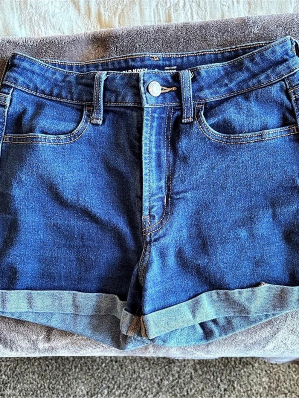 Old Navy High-Waisted Wow Jean Shorts High-Rise Denim Jean Shorts in Blue Size 2